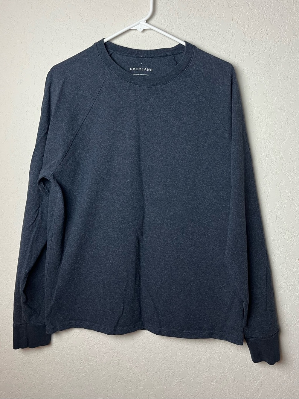 EVERLANE men’s Heather Navy Raglan Crew Neck Long Sleeve Shirt LG